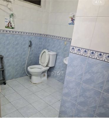 Four floors of Bà Hom, four feet of x 23m, four bedrooms, four toilets, to sell the diner.