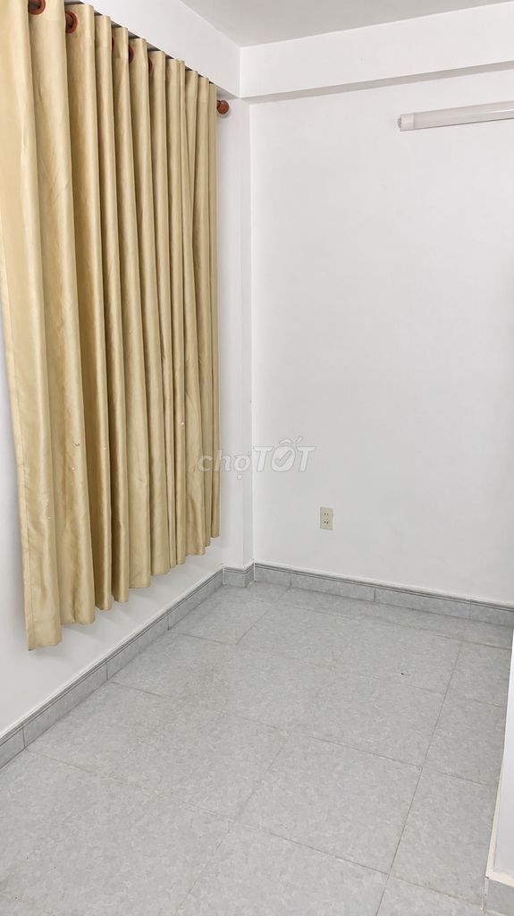 Nice clean room - balcony, window - near cv clean software