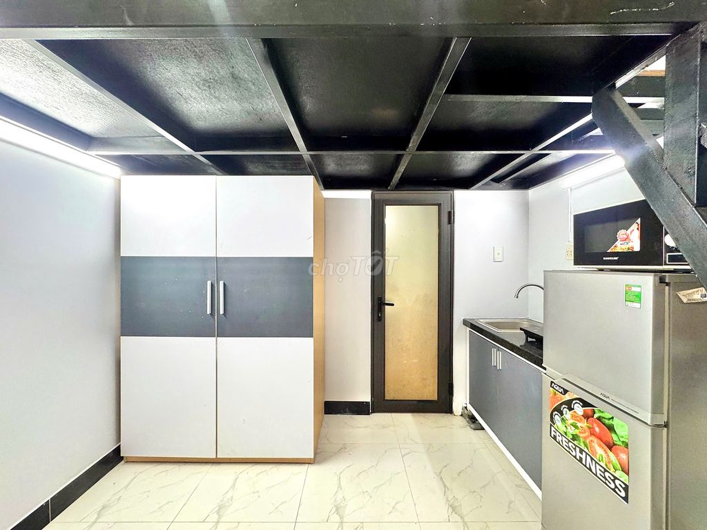 The high-end attic is the Phan Xích Long.