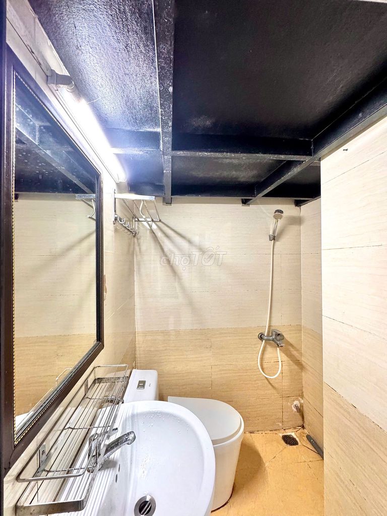 The high-end attic is the Phan Xích Long.