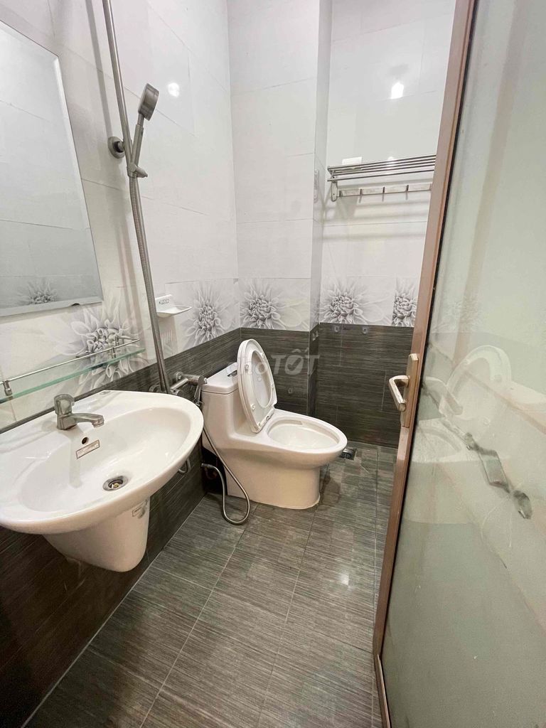 We'll need to rent an interior FUll - Global Cipty - clean security is 20 meters tall.