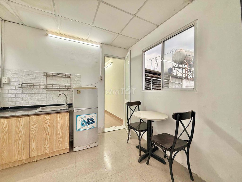 The motel is in the market. One bedroom is 35 meters. Two balconys.