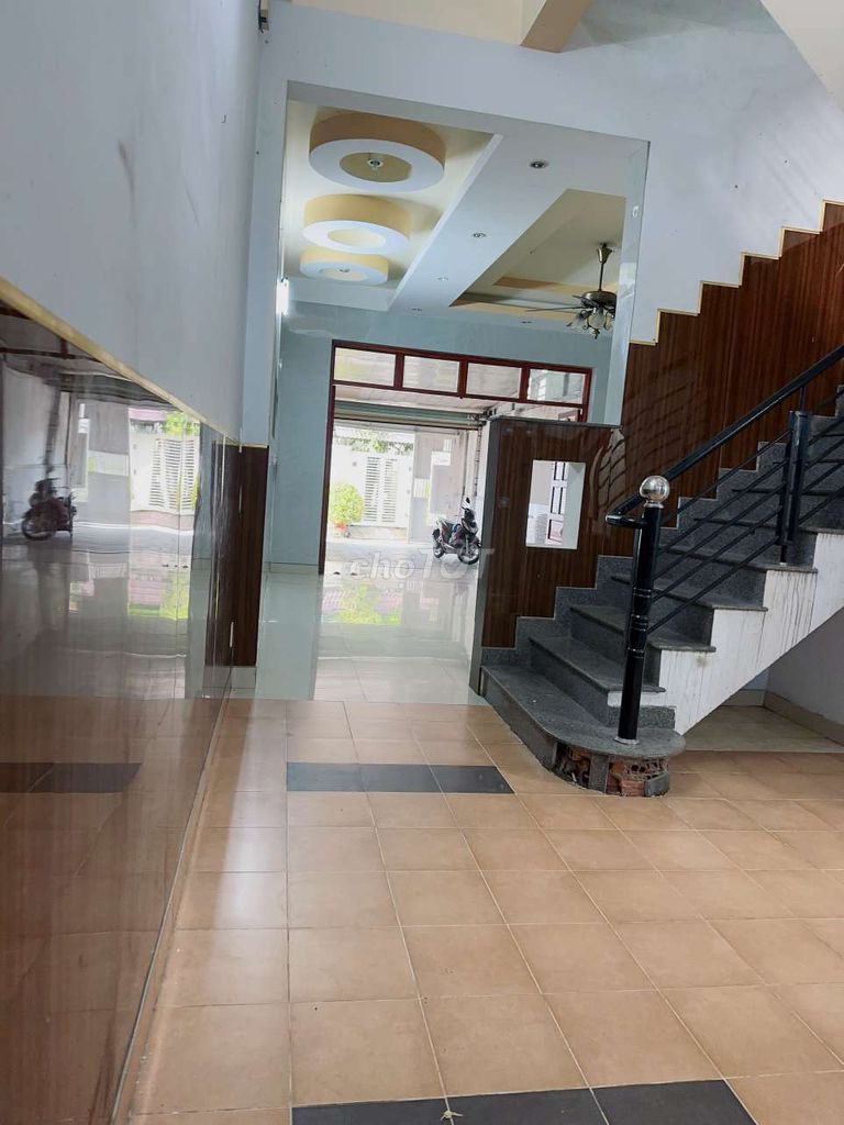 5x25 M 1.M. 3th floor lobby of the truck.