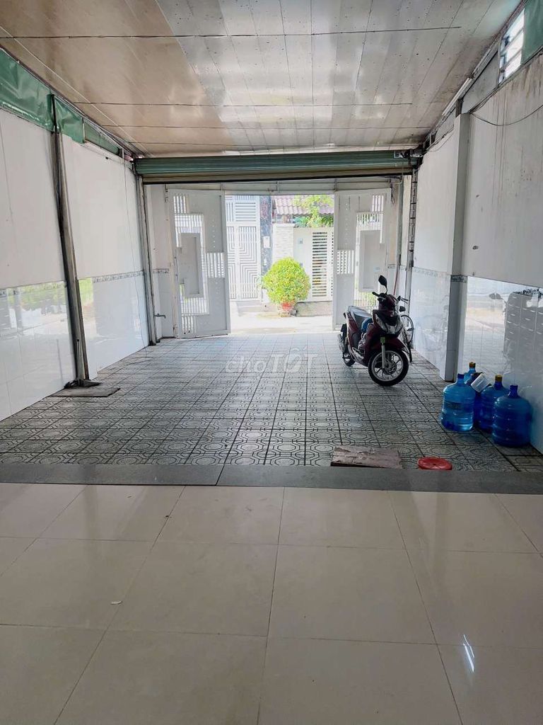 5x25 M 1.M. 3th floor lobby of the truck.
