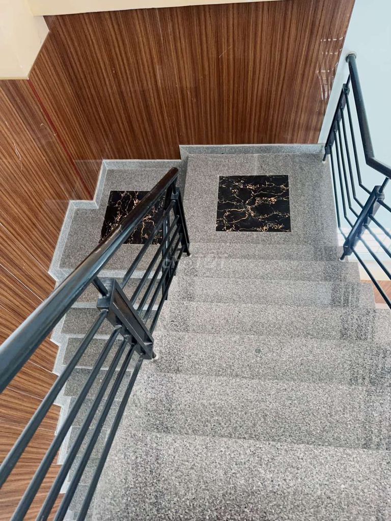 5x25 M 1.M. 3th floor lobby of the truck.