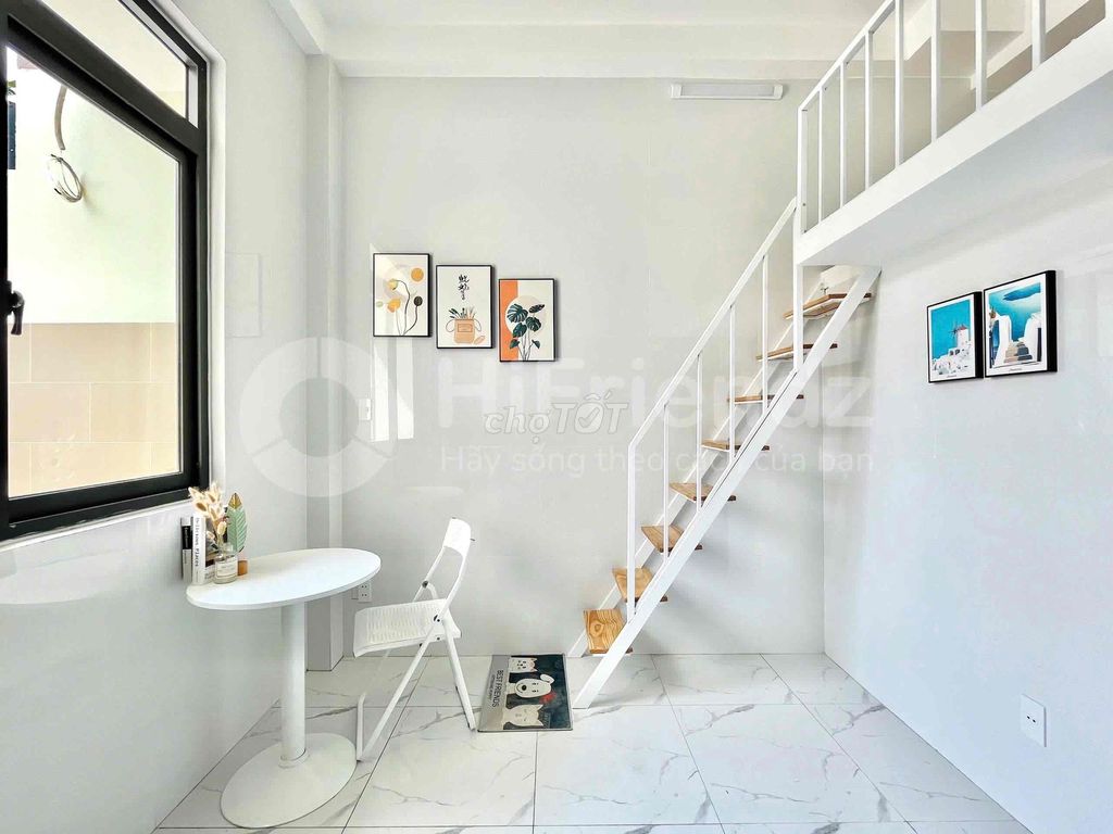 This is a super white tone - the new garage, near Bến Xe Quận 8.