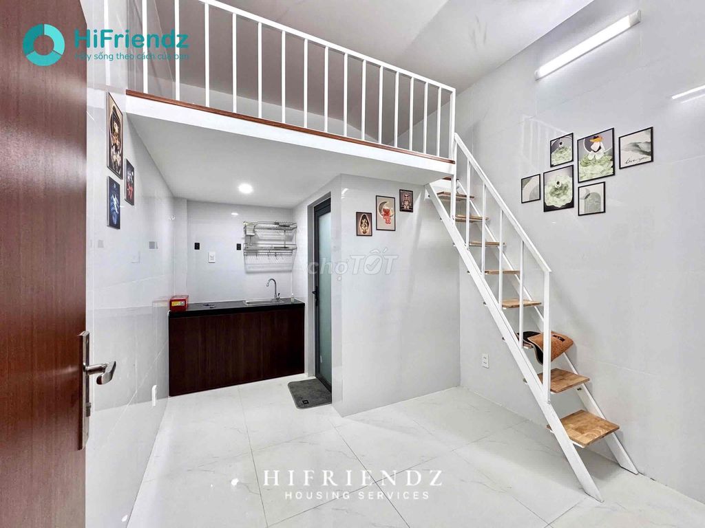 This is a super white tone - the new garage, near Bến Xe Quận 8.