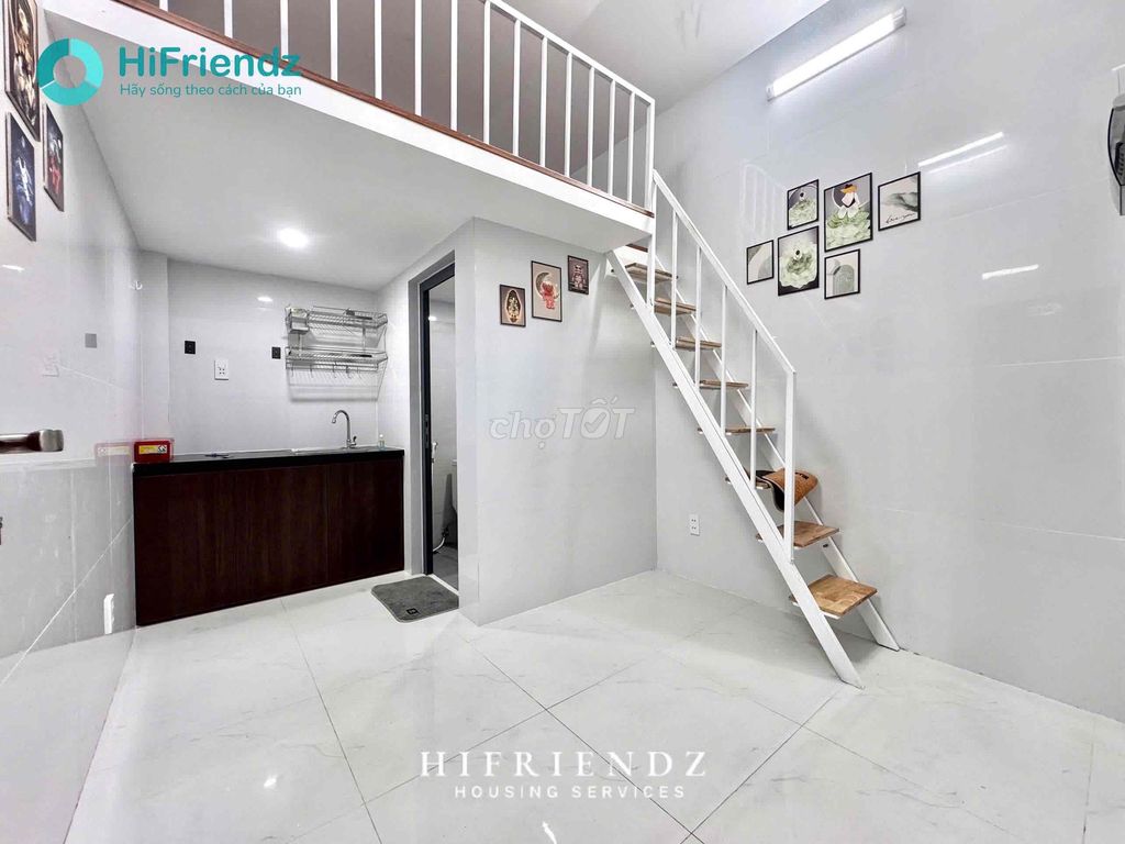 This is a super white tone - the new garage, near Bến Xe Quận 8.