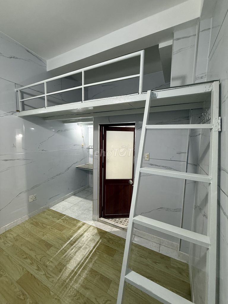 There's the bathroom, the attic, the kitchen, the sink... _Other Organiser