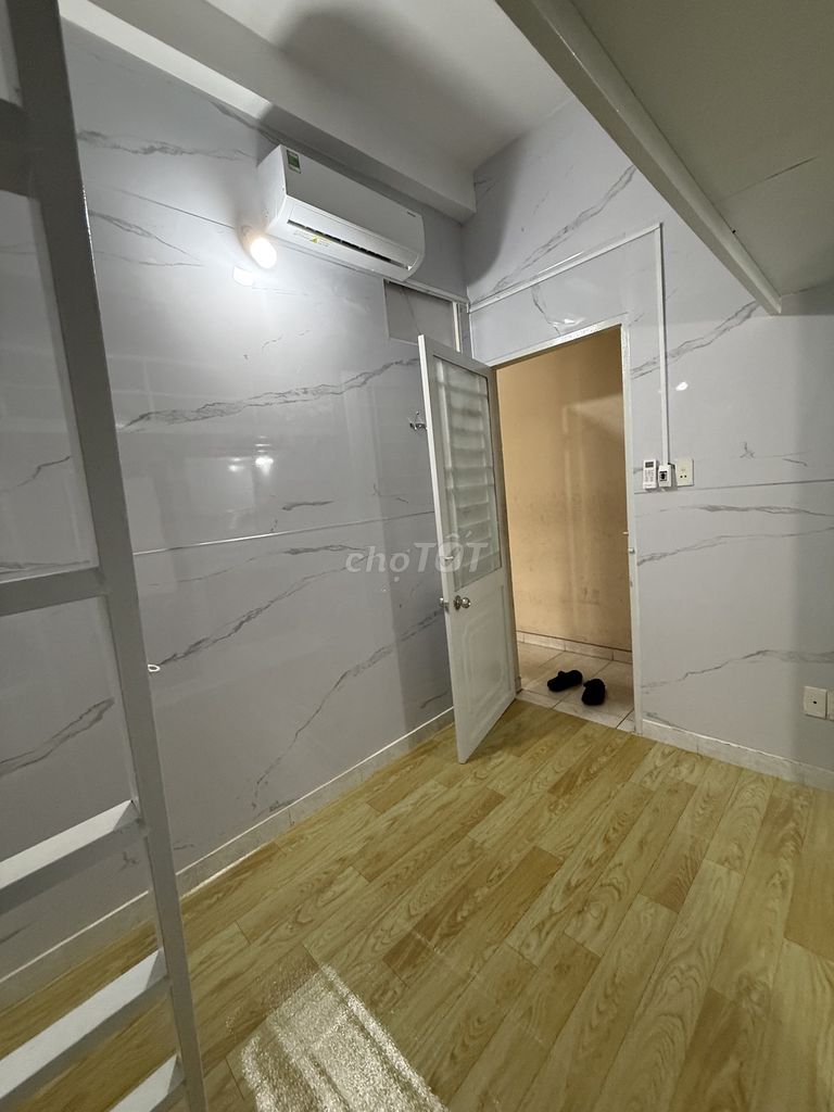 There's the bathroom, the attic, the kitchen, the sink... _Other Organiser