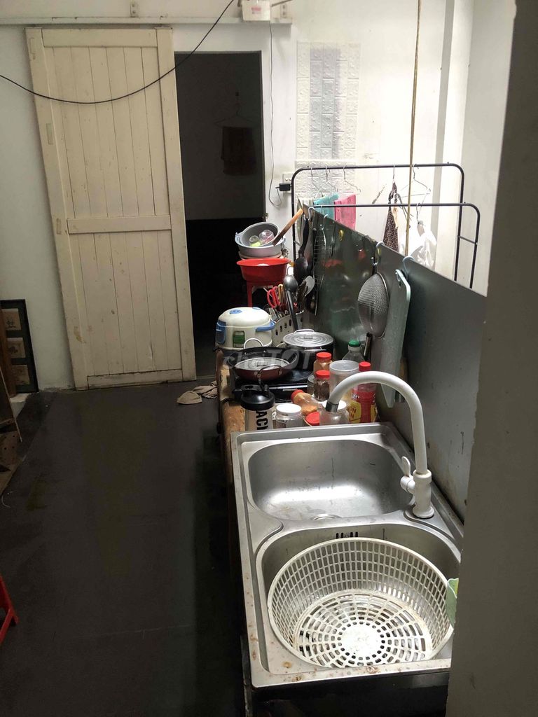 Rent a 3rd county motel for 4 million-dollar refrigerators, washing machines, private kitchens.
