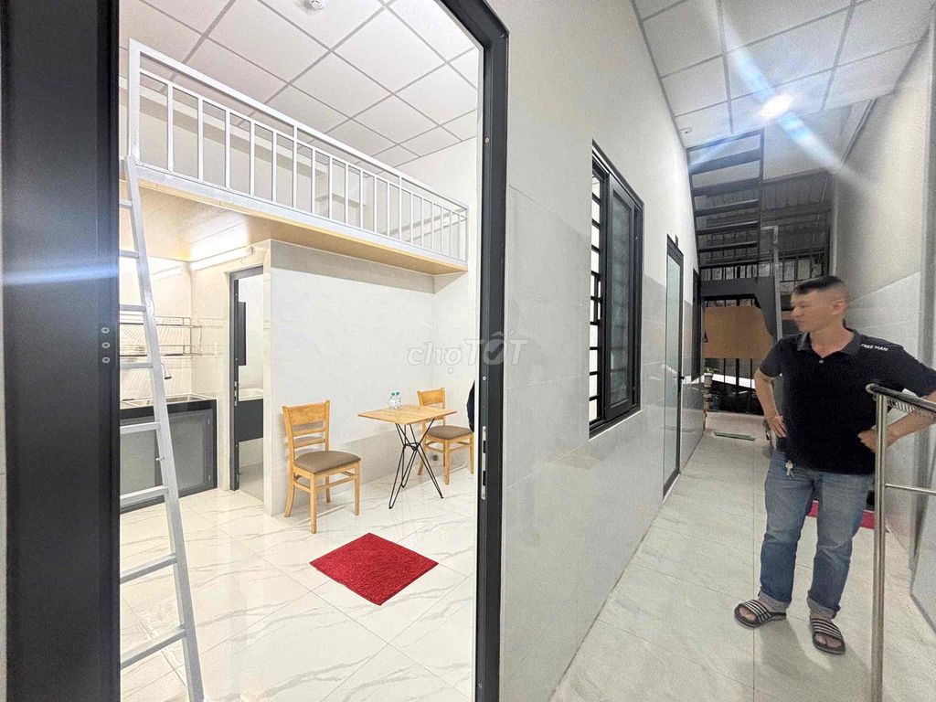 Nguyễn Xí is 100% free to go to the surrounding districts.