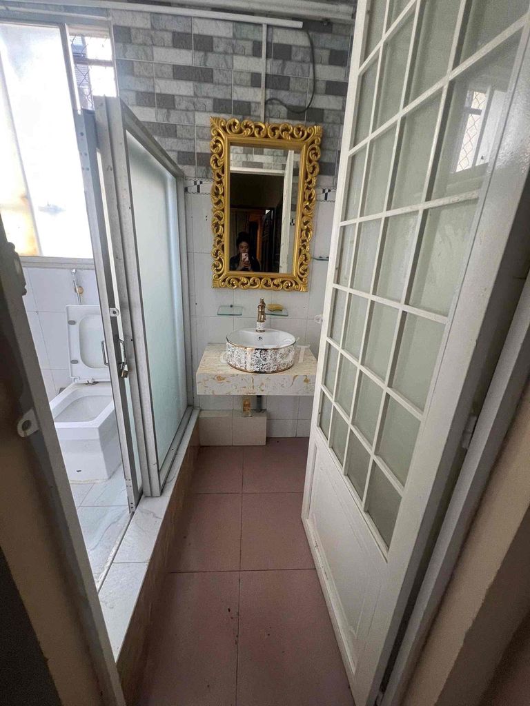 Let's rent out a separate second floor.