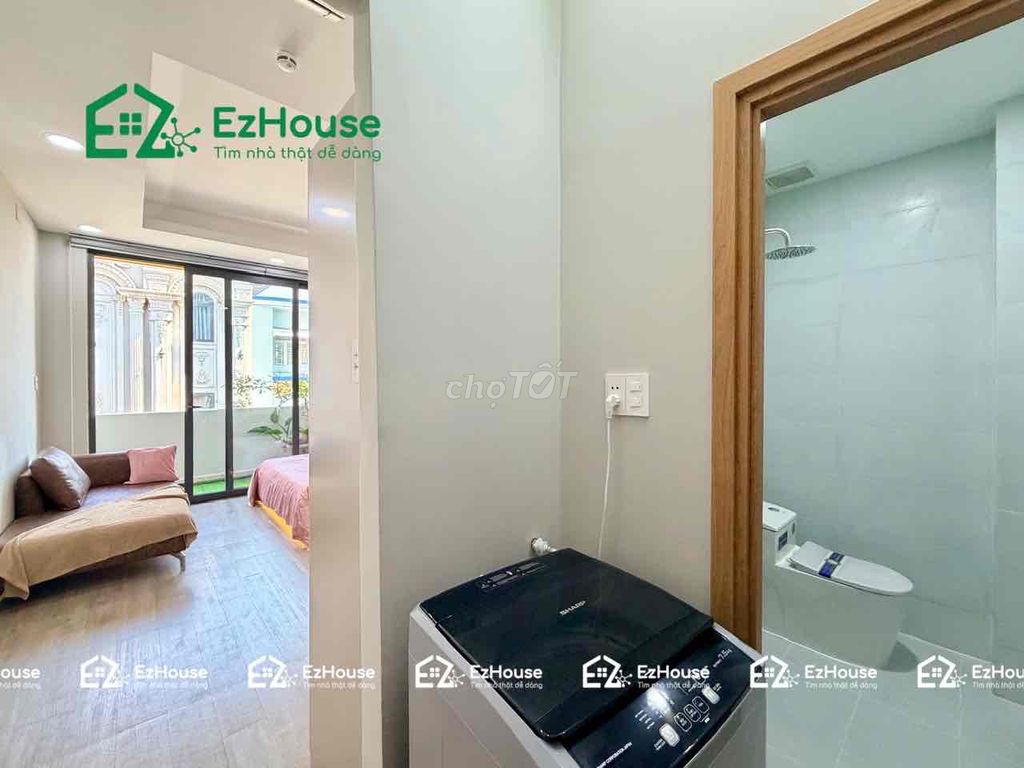 window balcony suite at the center