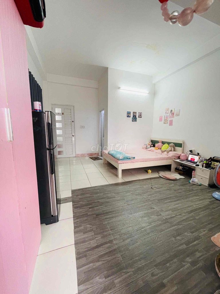 Rent a balcony room 35 meters 2 in District 3 near the gulp, sgu