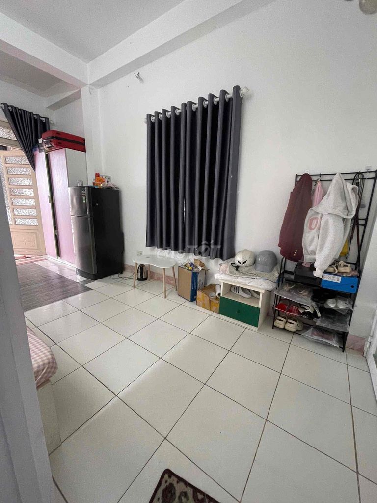 Rent a balcony room 35 meters 2 in District 3 near the gulp, sgu