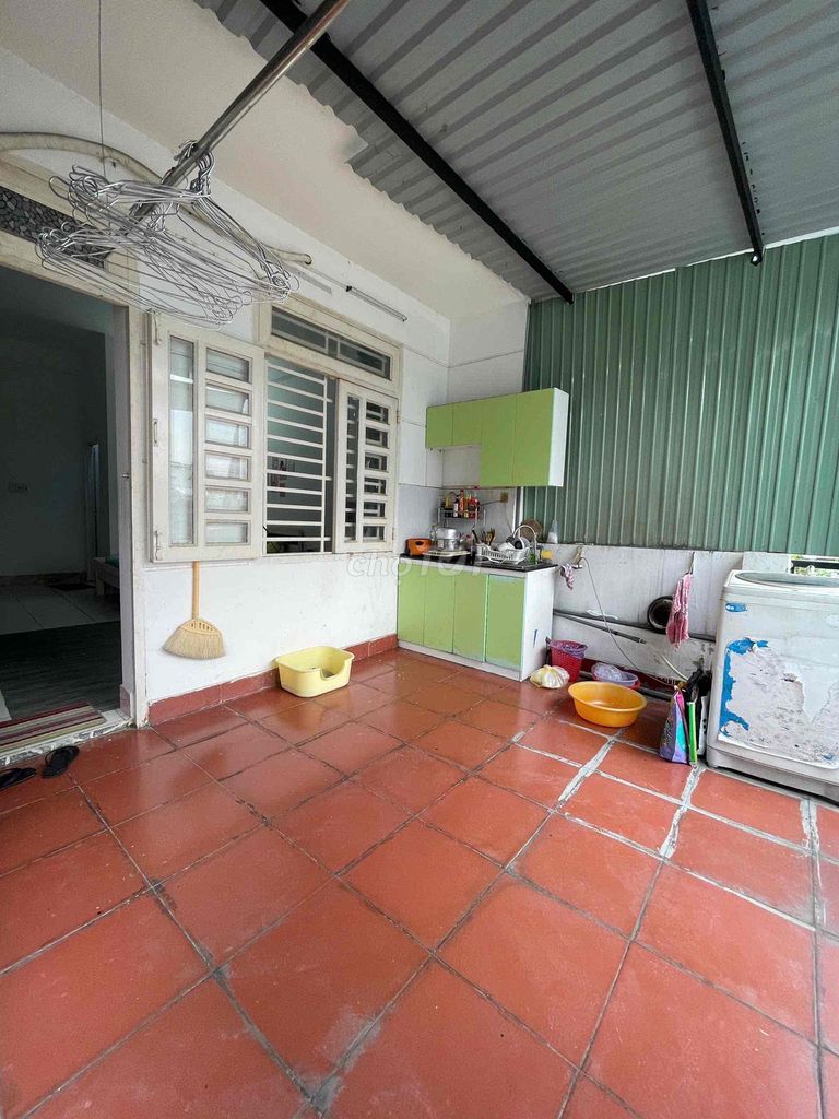 Rent a balcony room 35 meters 2 in District 3 near the gulp, sgu