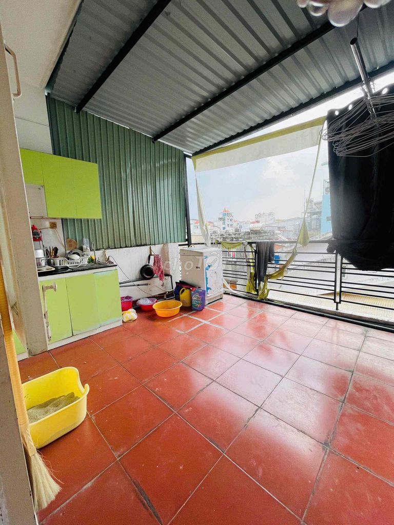 Rent a balcony room 35 meters 2 in District 3 near the gulp, sgu