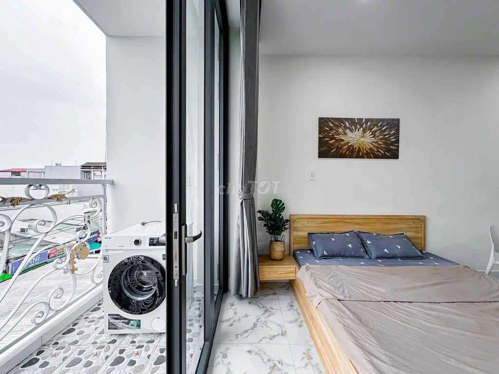 Rents the studio balcony for the skylight near the University of huit