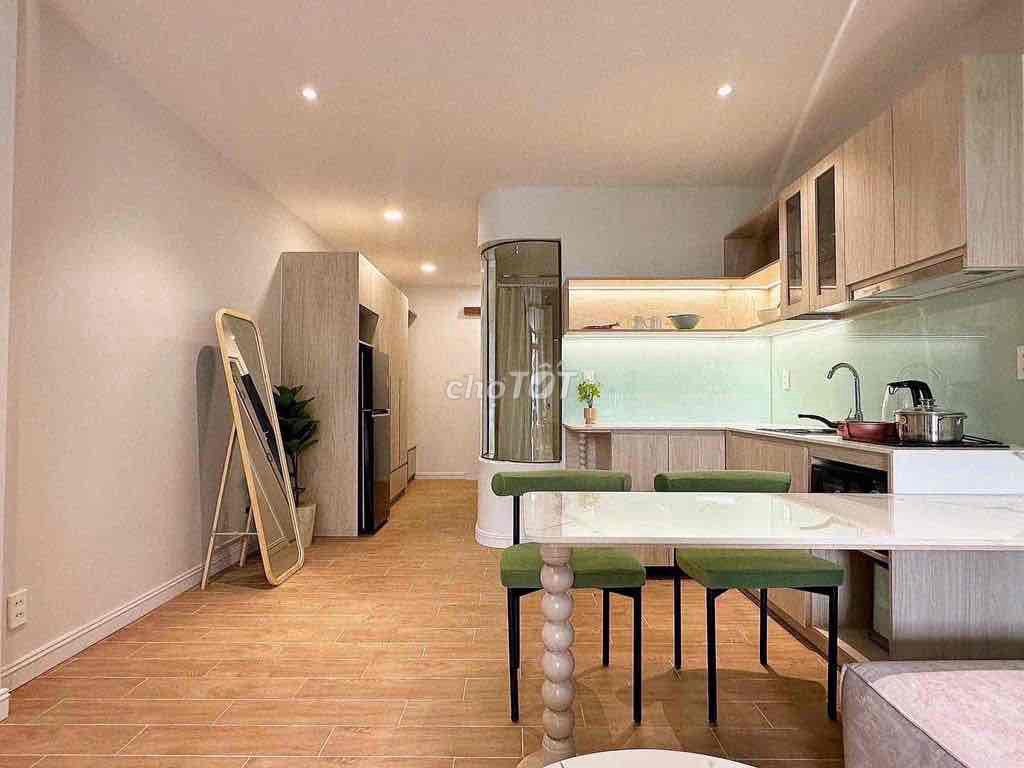 apartment 40 M2 balcony full interior is located in Nguyễn Kiệm.