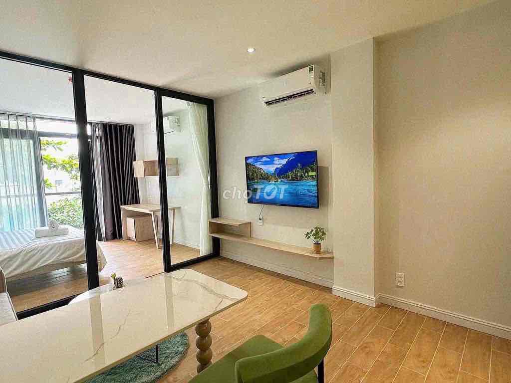 apartment 40 M2 balcony full interior is located in Nguyễn Kiệm.