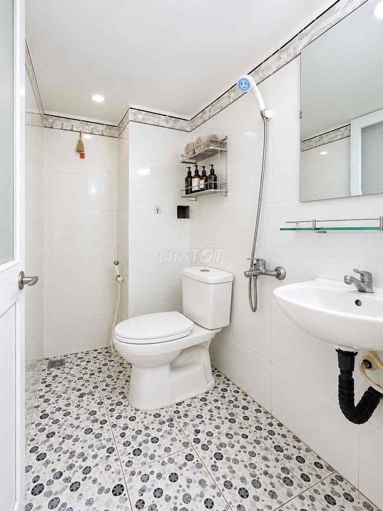 Full furniture with elevators.