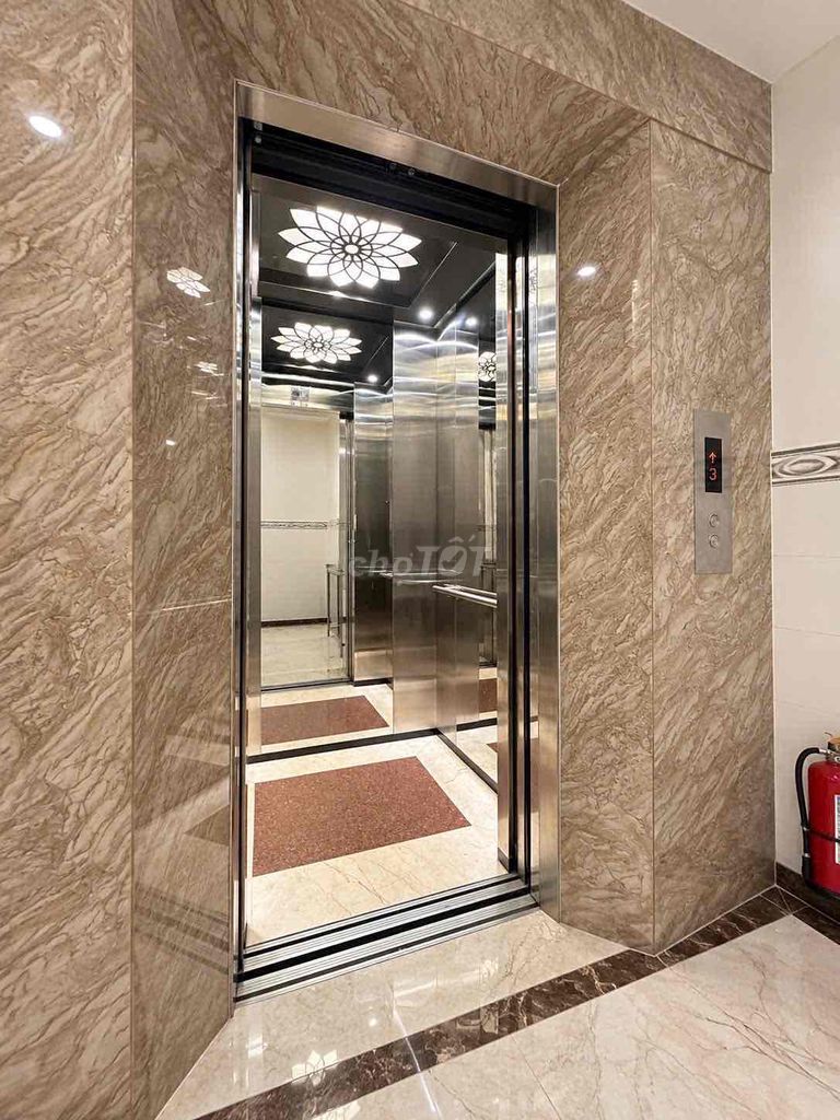 Full furniture with elevators.