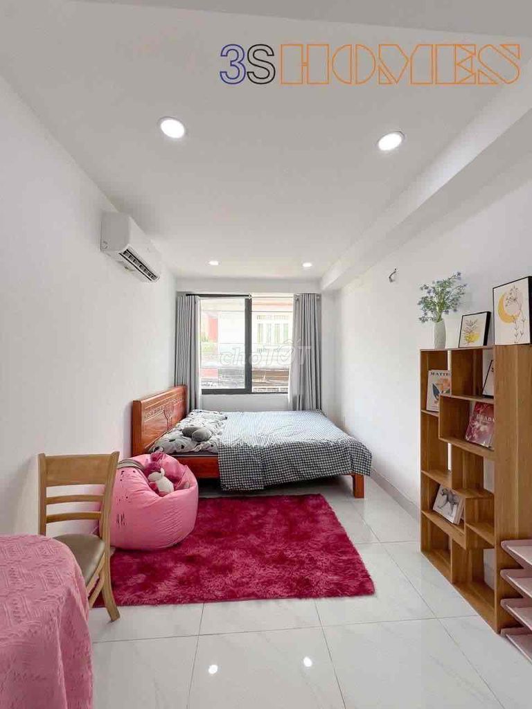 Wide studio interior, separate washing machine
