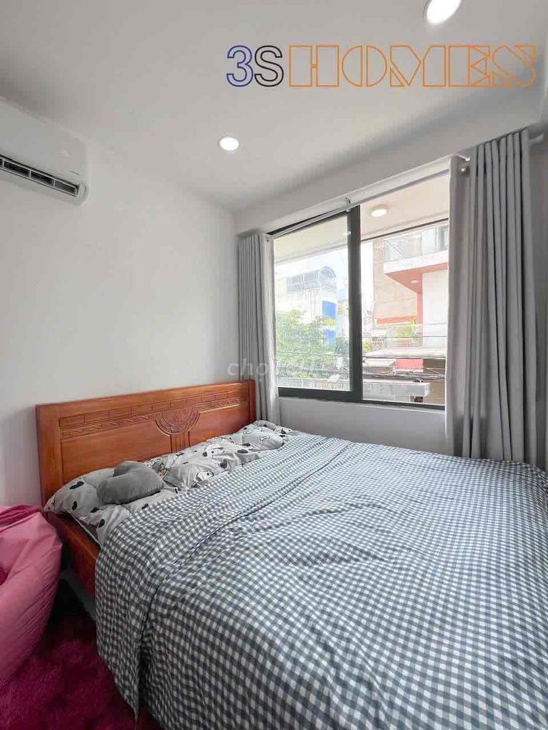 Wide studio interior, separate washing machine