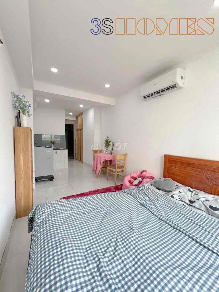 Wide studio interior, separate washing machine