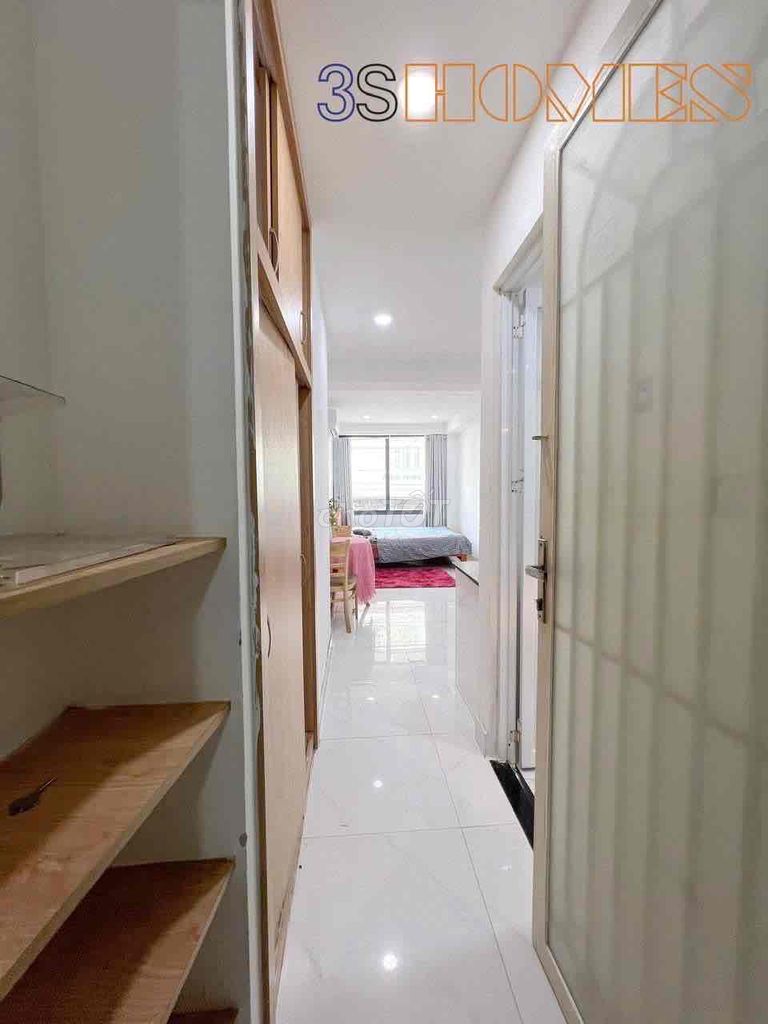 Wide studio interior, separate washing machine