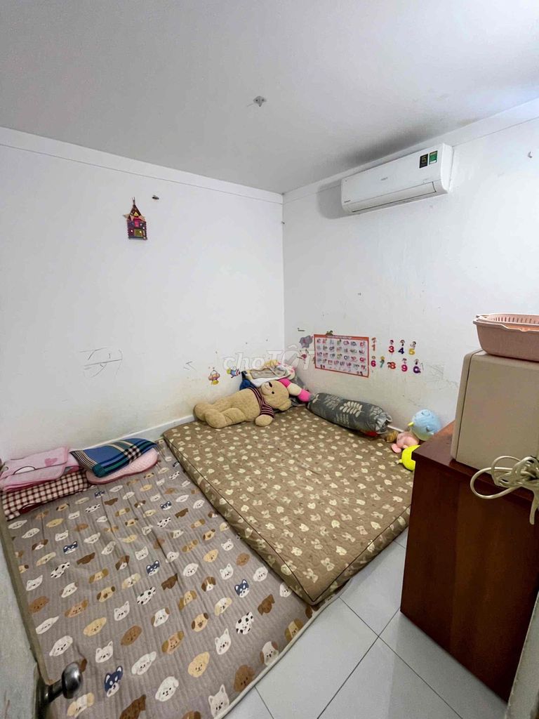 Rent the entire Lê Văn Khương car street.