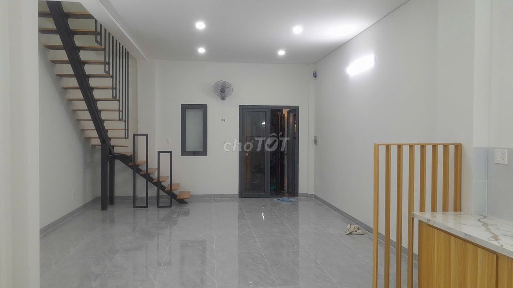 To rent the original house, to build the Flying Li alley.