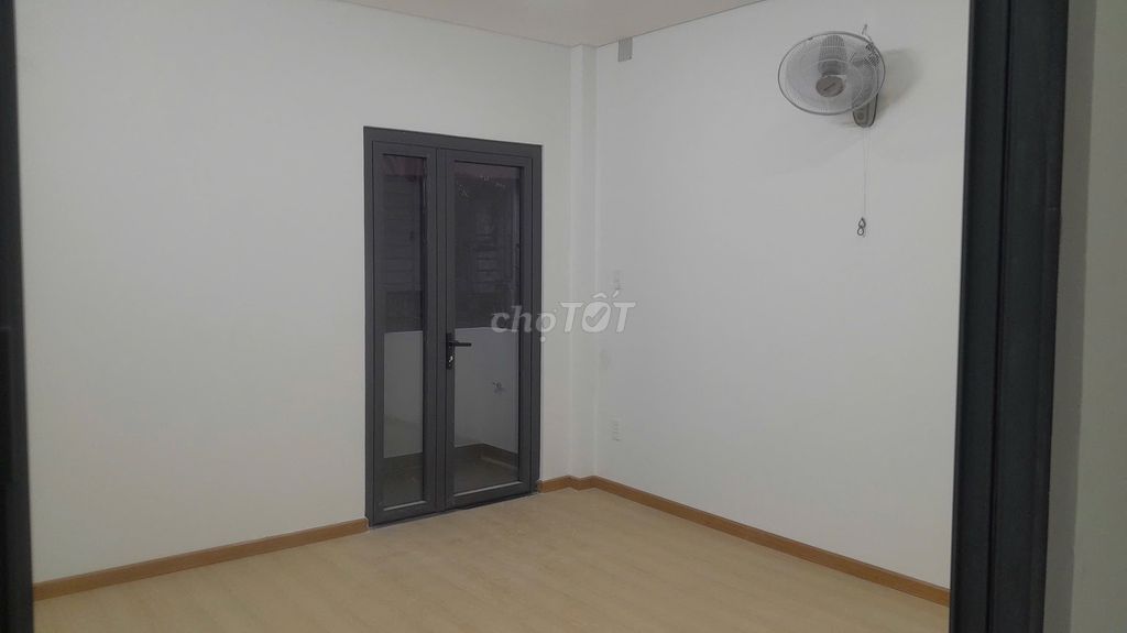 To rent the original house, to build the Flying Li alley.