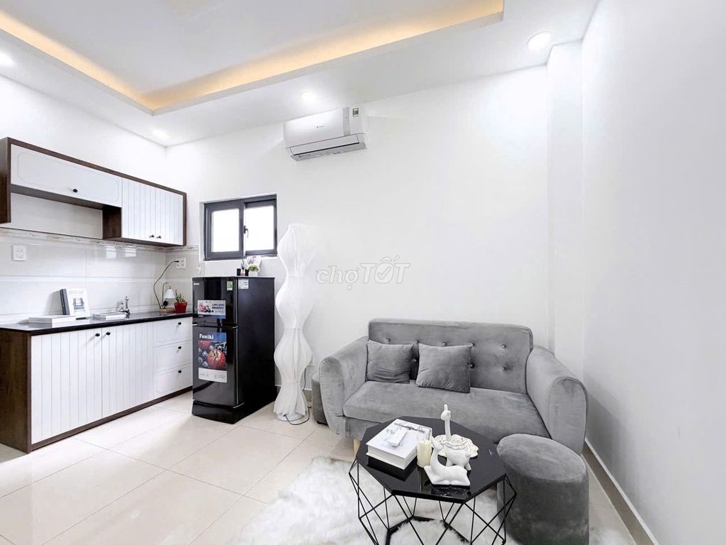 A kitchen room in front of the press release at the airport.