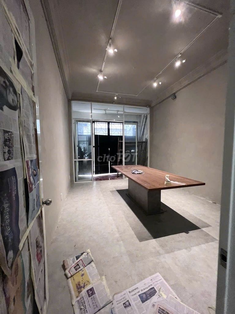 It's the owner of the area of the rent: 4 X20 M Nguyễn Văn Thủ, the đakao, District 1