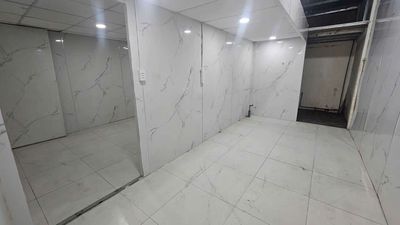 The truckway, it's at 175 meters a day, Phạm Hùng. A bathroom.