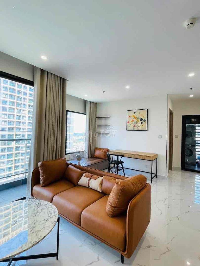 FINCH 2 bedrooms plus full high-end furniture with dishes, take N