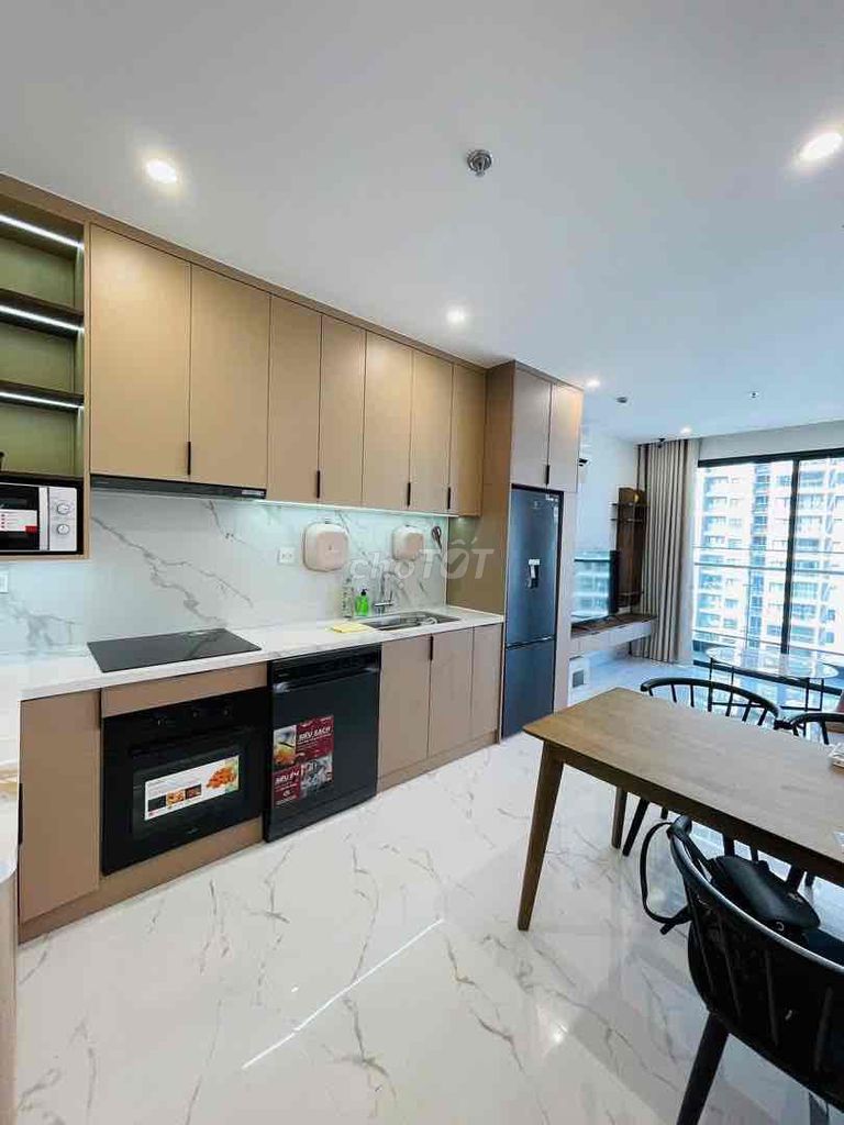 FINCH 2 bedrooms plus full high-end furniture with dishes, take N