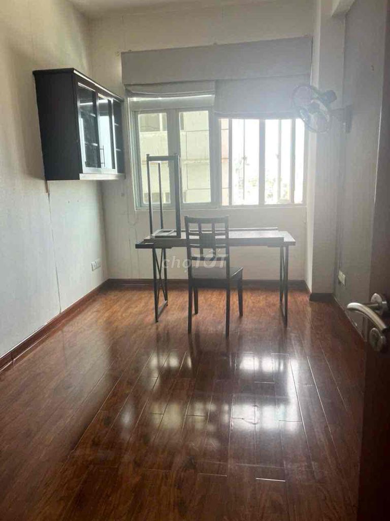 Need to rent out Tản Đà District 5, 13 million a month.