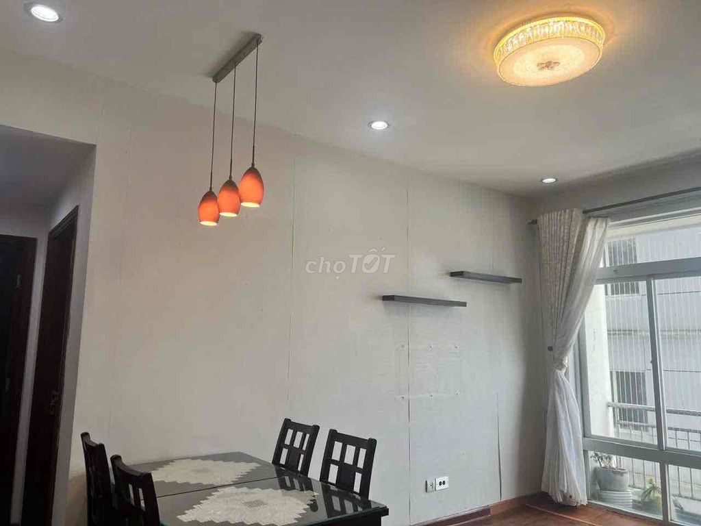Need to rent out Tản Đà District 5, 13 million a month.