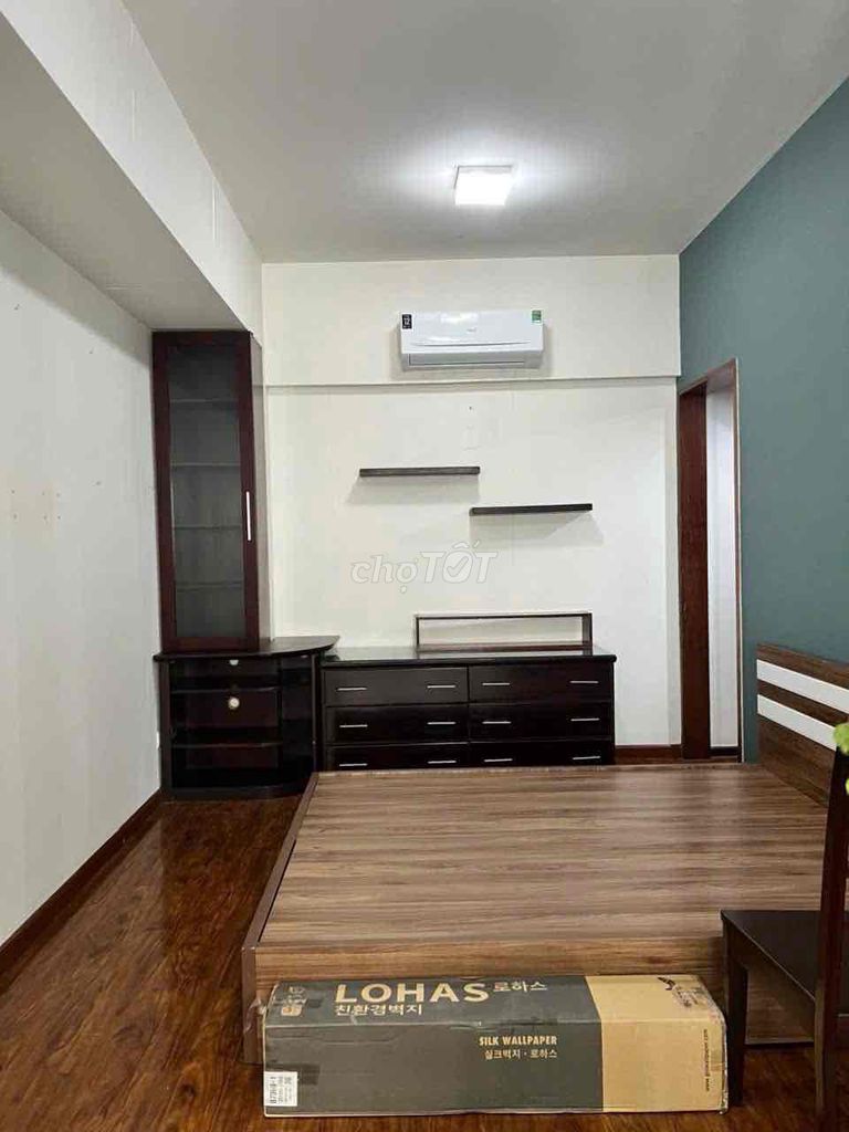 Need to rent out Tản Đà District 5, 13 million a month.