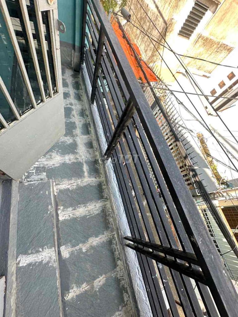 7.5 million -- two-story rent -- the area that uses 100 mlR 3 bedrooms, Law University.