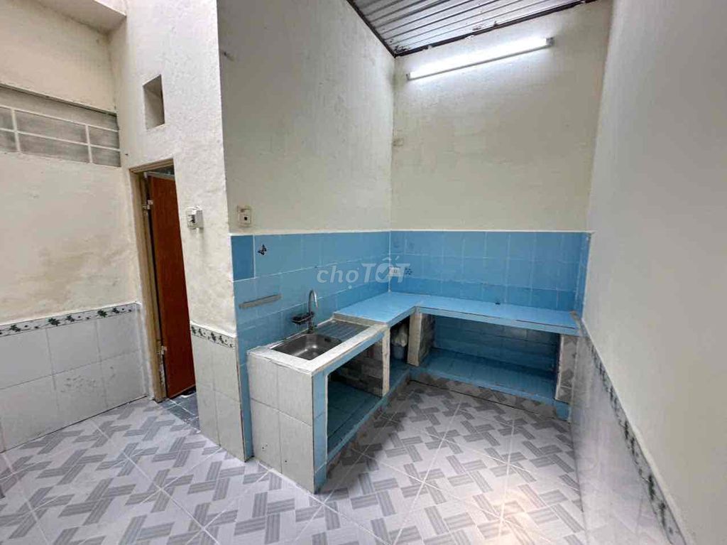 7.5 million -- two-story rent -- the area that uses 100 mlR 3 bedrooms, Law University.