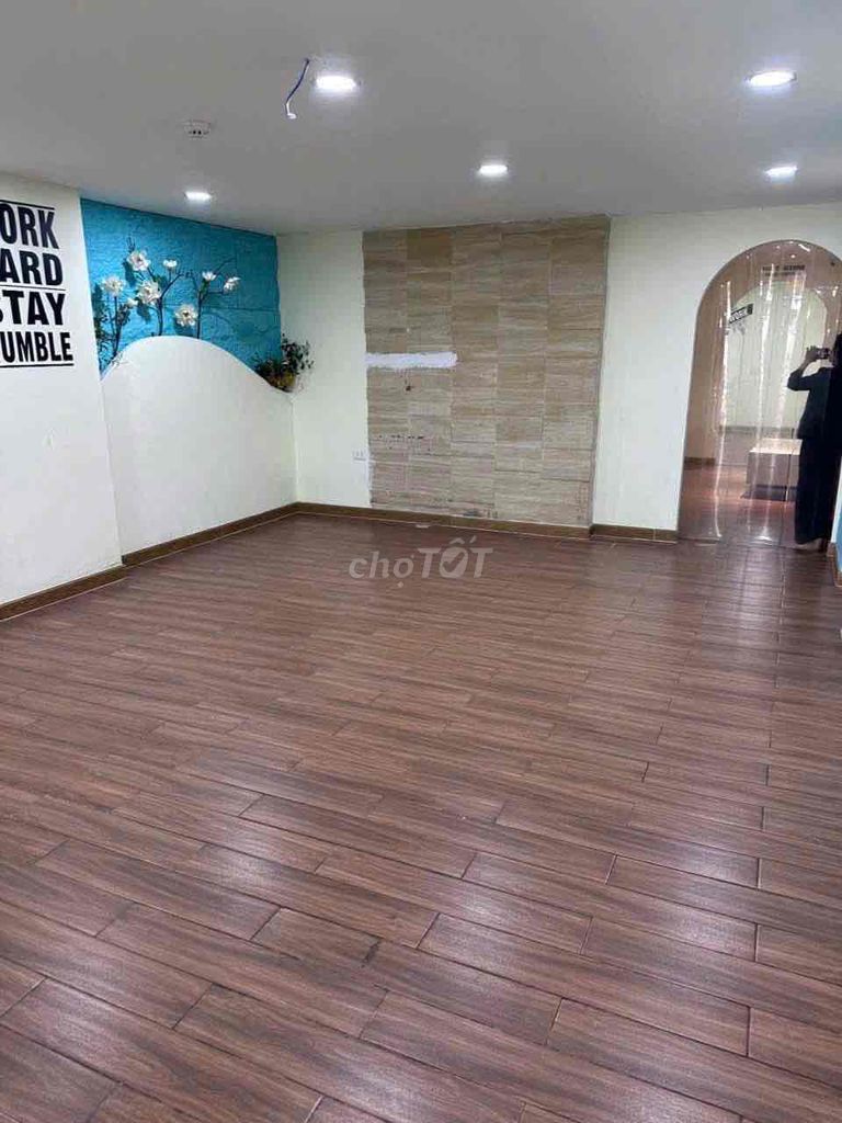 Rent him in the 7th District, 5 x24 M 7 bedroom plus 6 toilets 45 million a month.