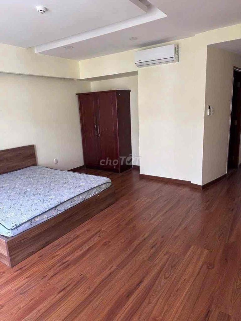 Rent him in the 7th District, 5 x24 M 7 bedroom plus 6 toilets 45 million a month.