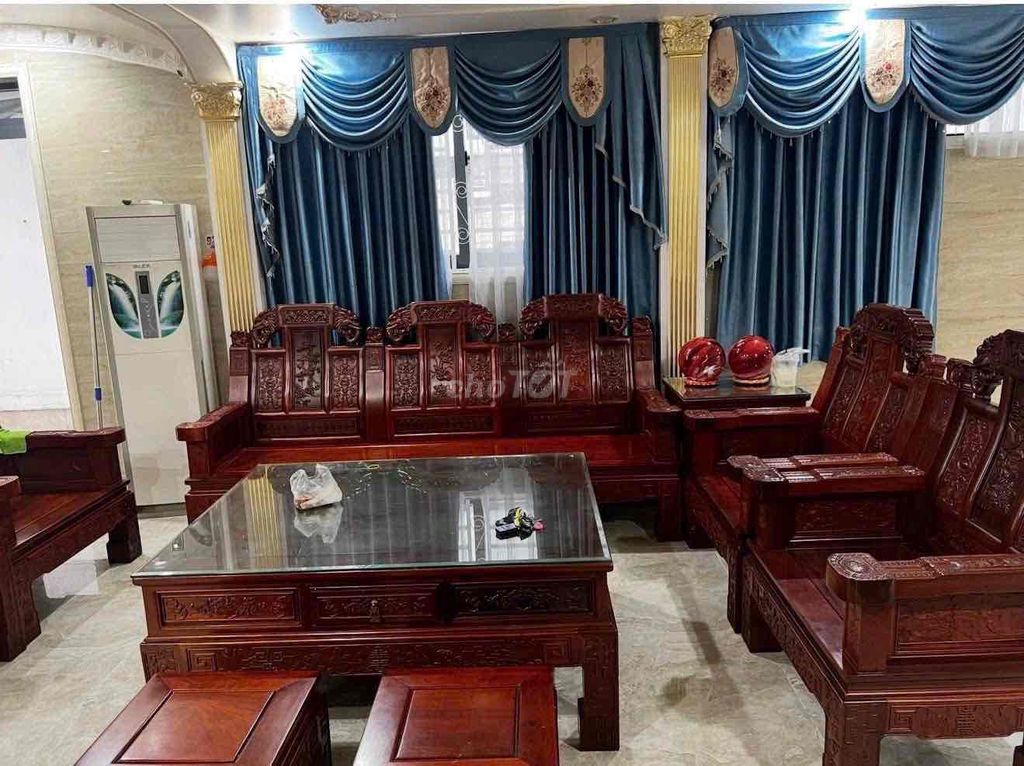 To rent the classic Tên Lửa-full interior for 50 million.