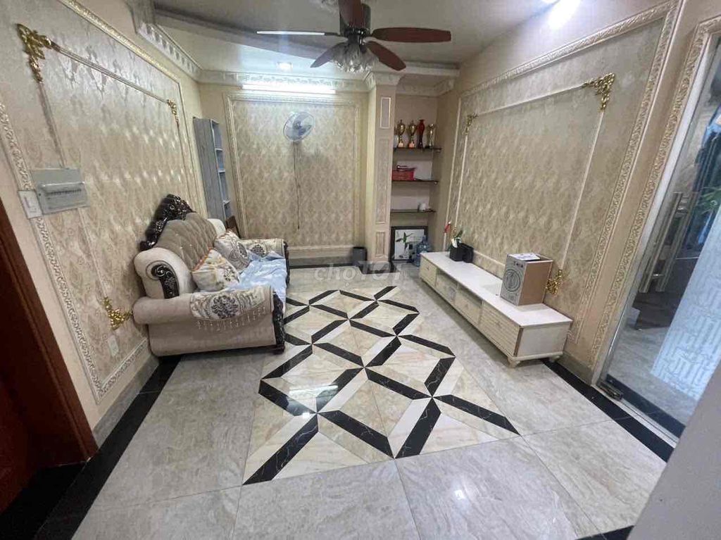 To rent the classic Tên Lửa-full interior for 50 million.