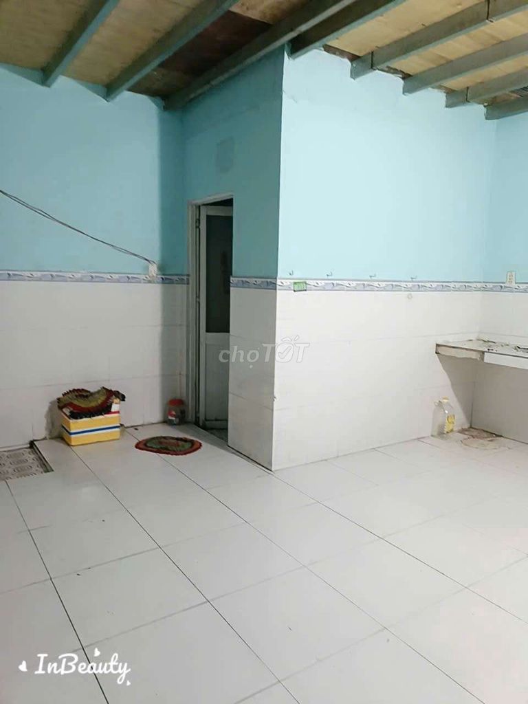 Houses of 5 are free and 33 are clear. Two rooms close to the fifth.