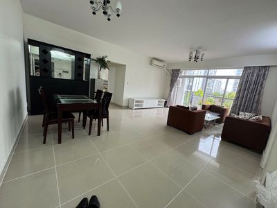 The Zqz apartment is 118 meters2, 3 bedrooms right here in Canada School, the Amity for rent.